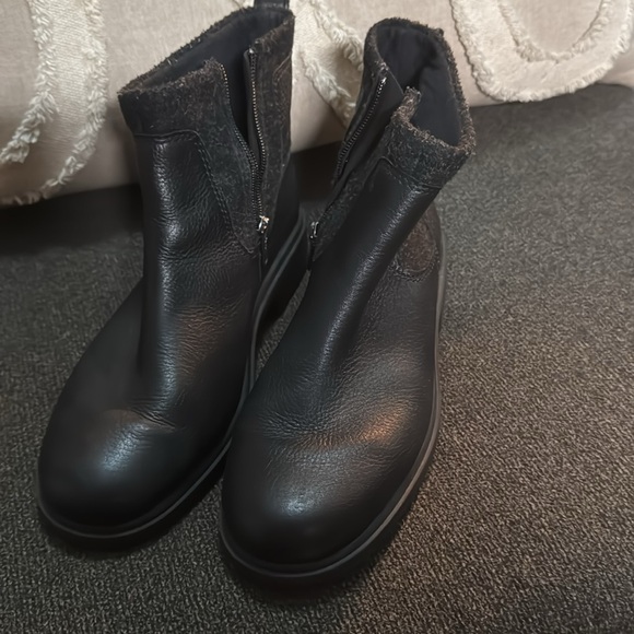 UGG Harrison Motto - Picture 2 of 3